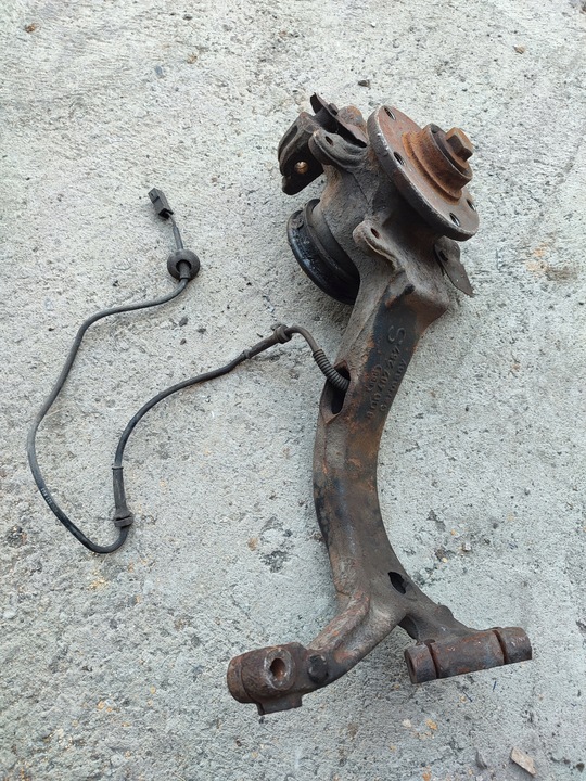 фото №1, Поворотный кулак ступица левый перед passat b5 8d0407257