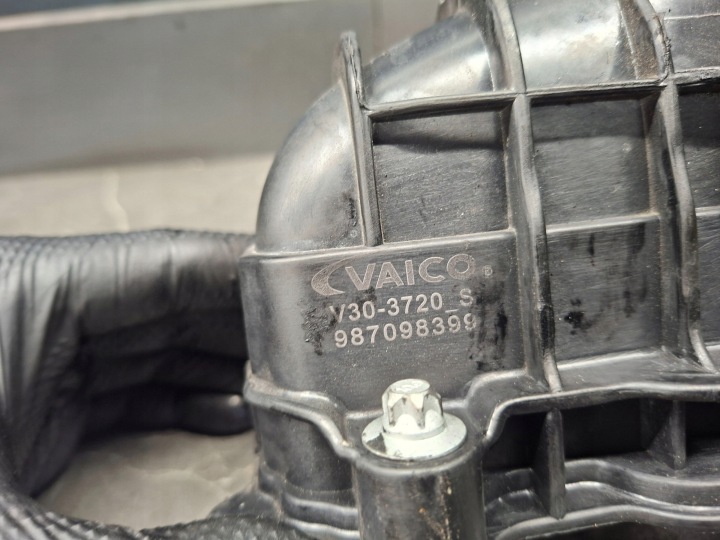 фото №8, V30-3720 kolektro впускний  vaico mercedes sprinter w906 2.2 cdi