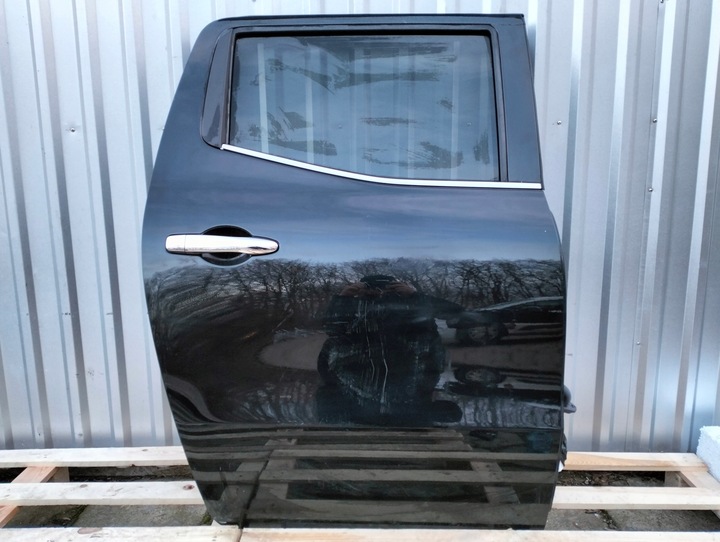 фото №1, Mercedes x w470 двері комплектні правий зад c197