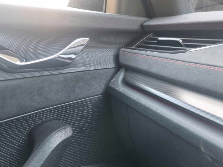 фото №11, Skoda octavia iv vrs консоль капот торпедо air bag алькантара червона nic uk