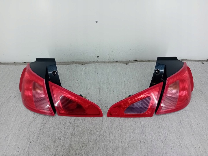 фото №7, Лампы зад комплект mitsubishi colt vi mr957365 mr957366 mn105623 mn105626