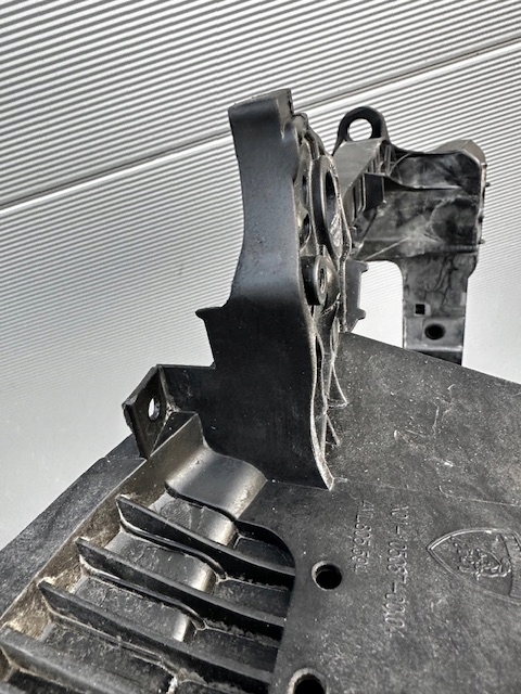 фото №5, Pas переднее усилитель лобовое lamborghini urus