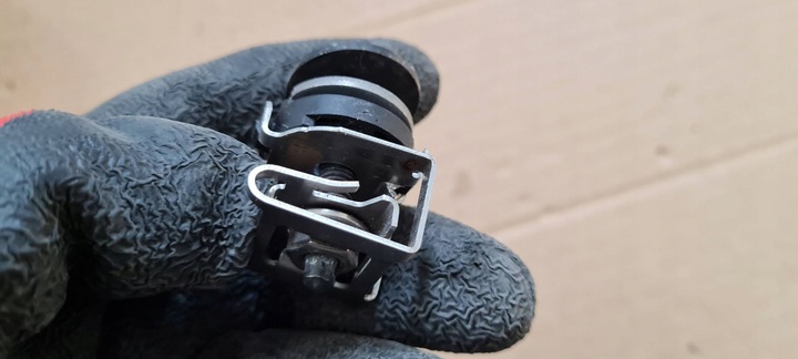 фото №5, Q3 83a винт регулирующая лампы перед 4g8806305