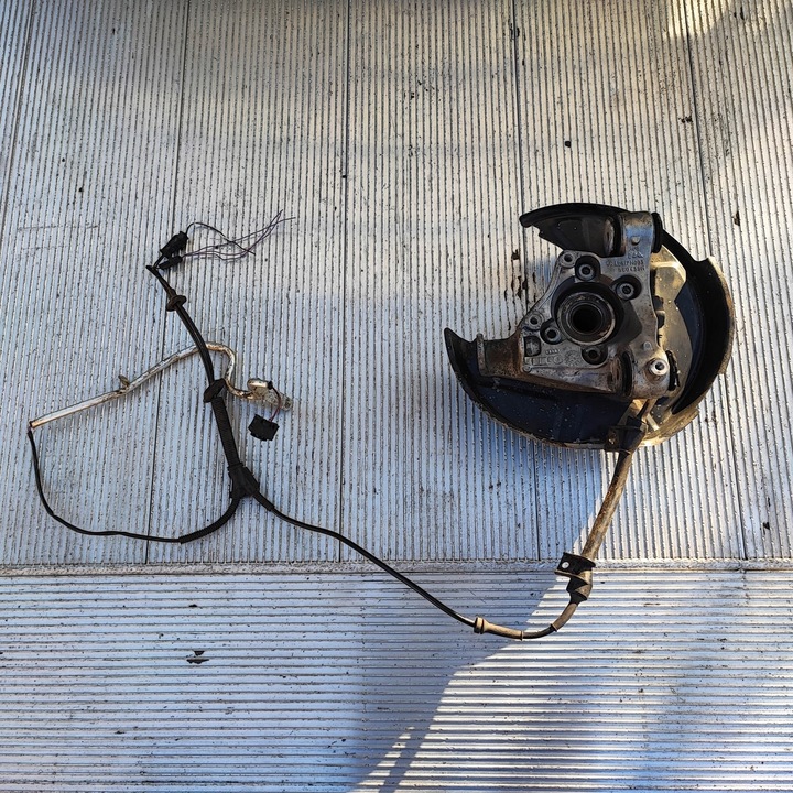 фото №1, Ступица поворотный кулак левый зад audi a6 c5 s6 4.2 v8