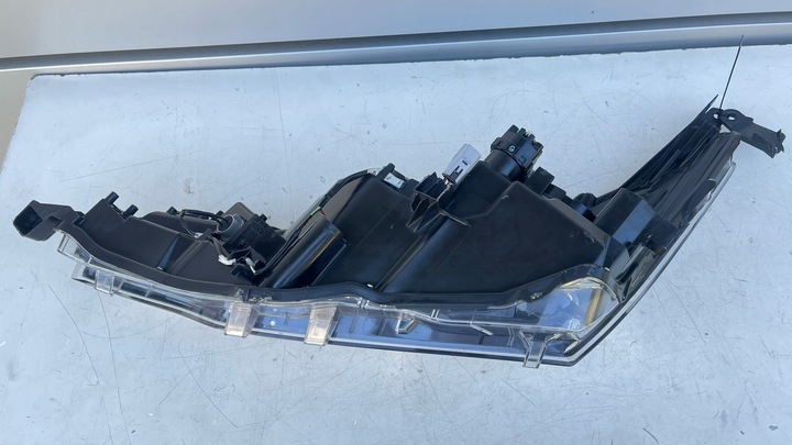 фото №13, Toyota corolla e16 рестайлінг лампа права 16-19 8111002l50 eu 81110-02l50