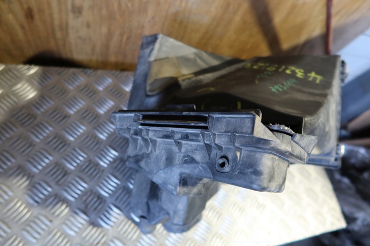 фото №11, Корпус фільтра повітря bmw 7 e65 7788083