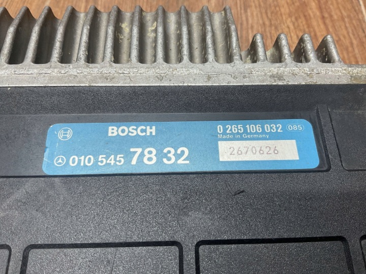 фото №11, Модуль управления abs перед mercedes-benz e w124 0105457832