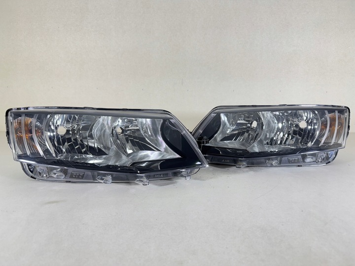 фото №1, Skoda octavia iii 3 5e1 лампа ліва права перед фари h7 комплект звичайні