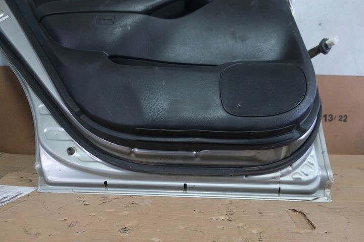 фото №9, Toyota avensis t25 двері ліві зад 1c0 03-08 hb sedan