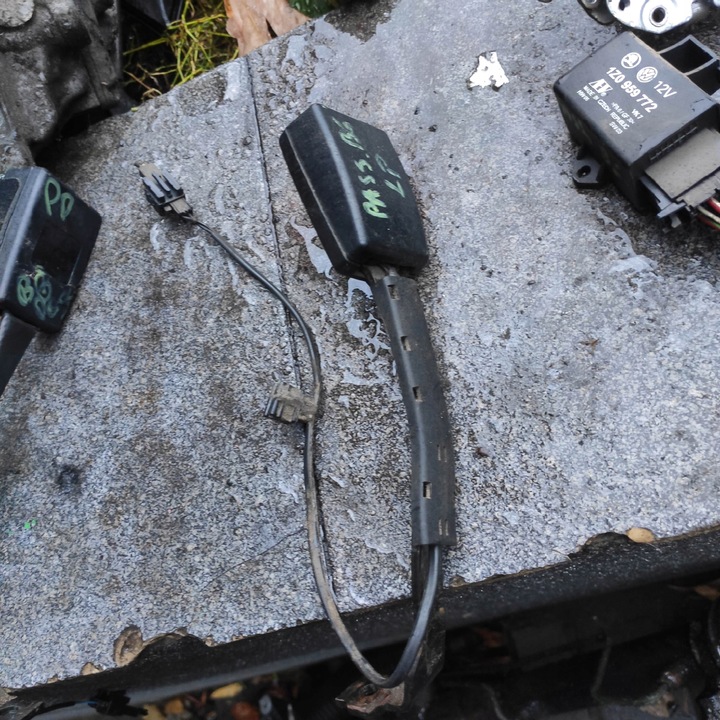 фото №1, Застёжка ремня безопасности левая vw passat b6 3c0857755 qvz