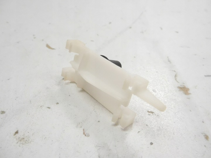 фото №3, Opel omega b супорт кліпса do двері 2x 9148385