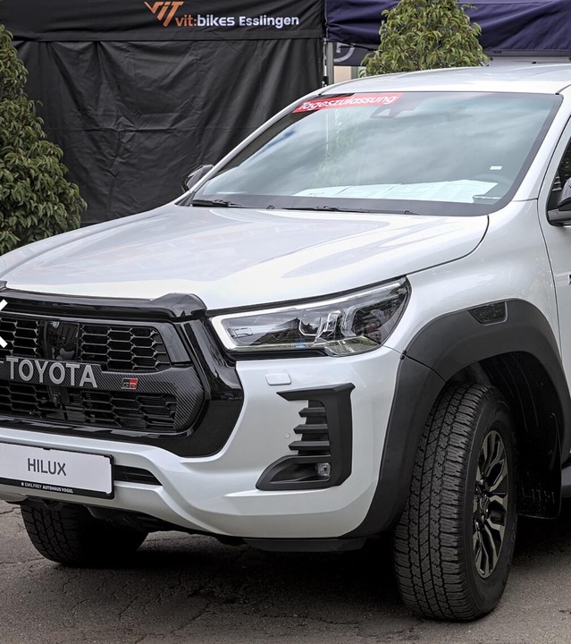 фото №10, Toyota hilux gr 2019- решётка w бампер правая 52128-yy080