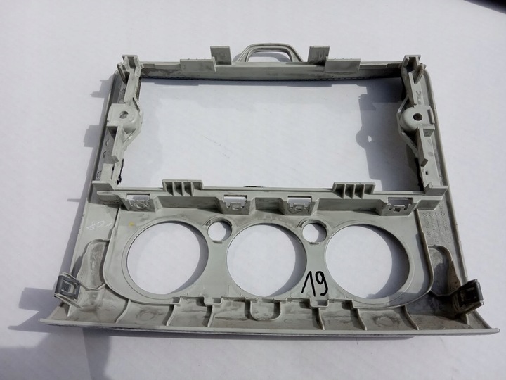 фото №2, Ford focus mk2 2004-07r. - панель рамка