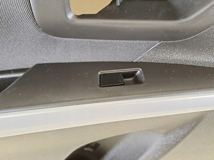 фото №8, Suzuki sx4 s-cross 18r 1.4t рестайлинг боковина обивка дверь левый зад