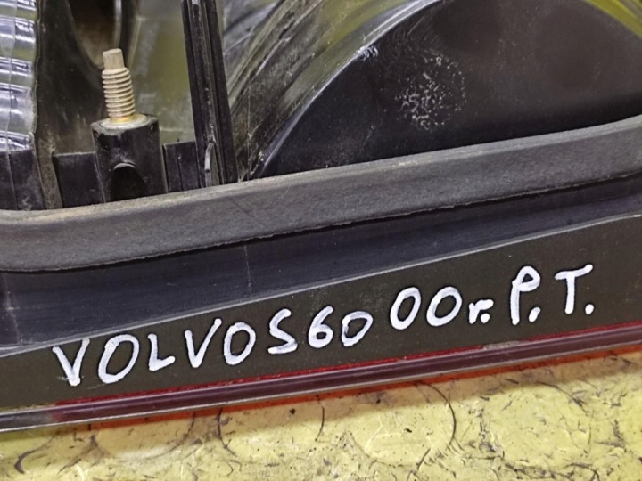 фото №15, Volvo s60 фара правое зад 8664080