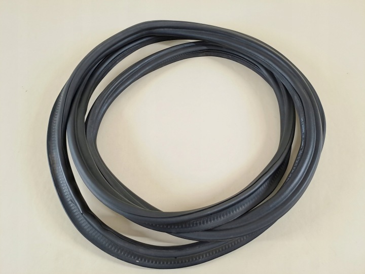 фото №7, Ущільнювач ніша кришки багажника кузовна універсал skoda superb 3 iii 19r