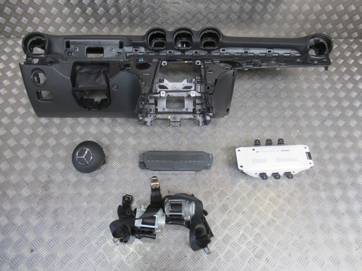 фото №1, Mercedes c-klasa w206 панель консоль подушки ремни комплект оригинал