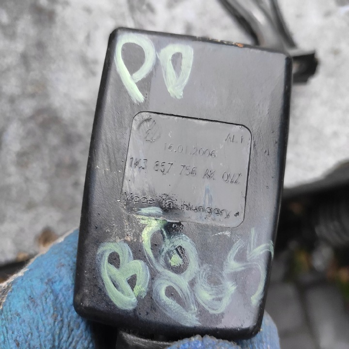 фото №6, Застёжка ремня безопасности правая vw passat b6 1k3857756