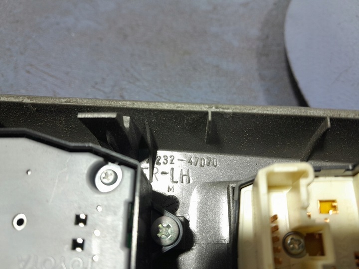 фото №10, Toyota prius ii 03- панель управление стекло зеркал перед левый 84820-47050