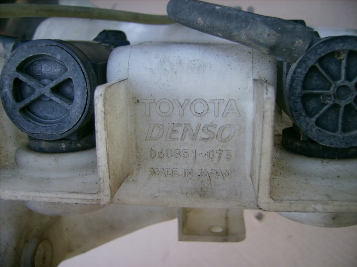фото №8, Бачок омивача (бачок рідини омивача) насоси toyota avensis verso 01-03r 2.0 d4d 060851-073