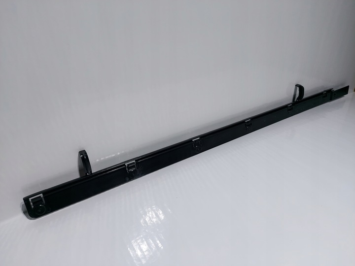 фото №10, Volvo xc60 i кріплення застібка правої планки накладки порогової