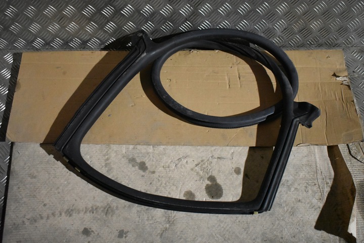 фото №1, Прокладка дверь зад задняя правая porsche taycan cross туризмо 1