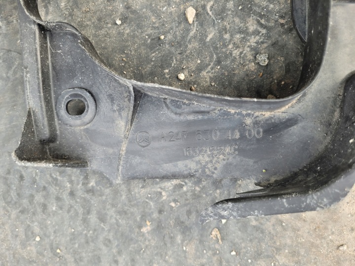 фото №11, Mercedes gla glb w247 eqa eqb панель під лобовим склом передні нижня 2478304400