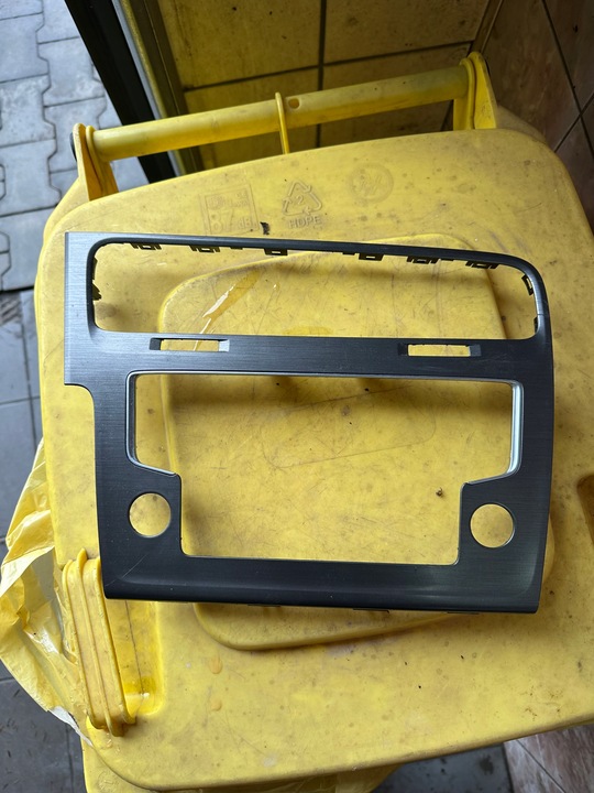 фото №1, Защита корпус дисплея радио решётка воздуховод vw golf vii 5g1819743d