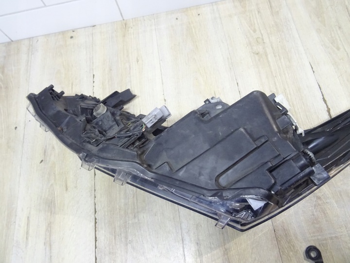 фото №11, Лампа toyota corolla e16 рестайлинг полный led правая 81110-02l70-00 llu