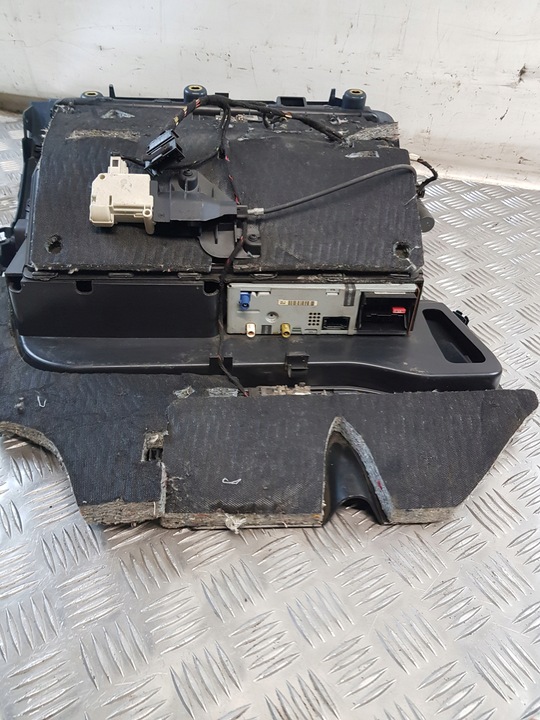 фото №9, Audi a6 c6 бардачок пассажира 4f1857035 + чейнджер