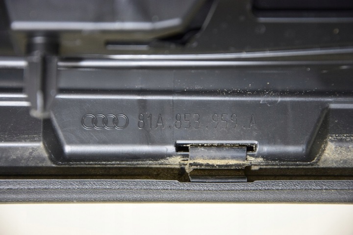 фото №13, Audi оригинальный номер 81a853960 планка дверь