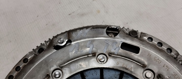 фото №6, Vw 1,4 tsi koło маховики 03c105273h kpl