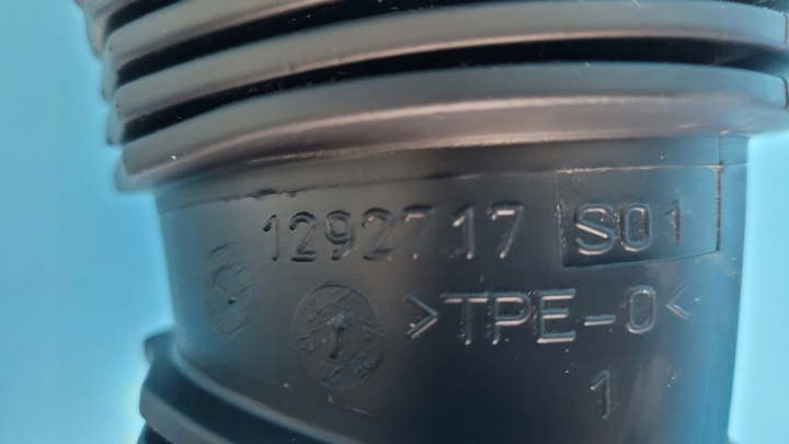 фото №11, Bmw x1 u11 sdrive18i 23r труба трубка  воздуха резонатор 8489423