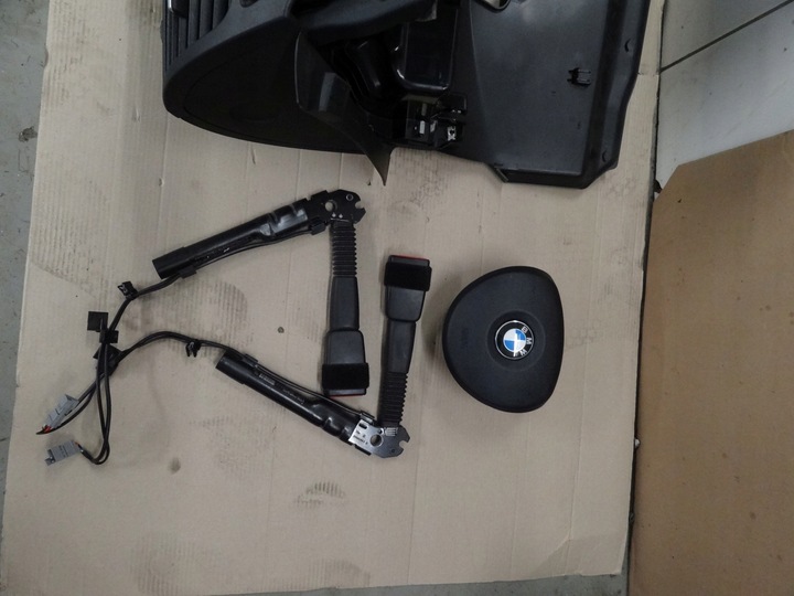 фото №8, Bmw 1 e87 09 рестайлінг консоль панель роздавальна ремені подушки