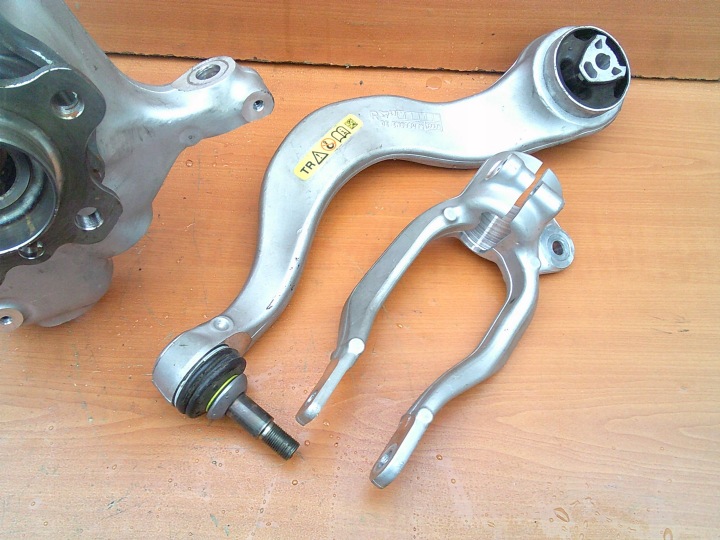 фото №14, Bmw 5 g60 g61 xdrive держатель амортизатора 6898318 правое перед