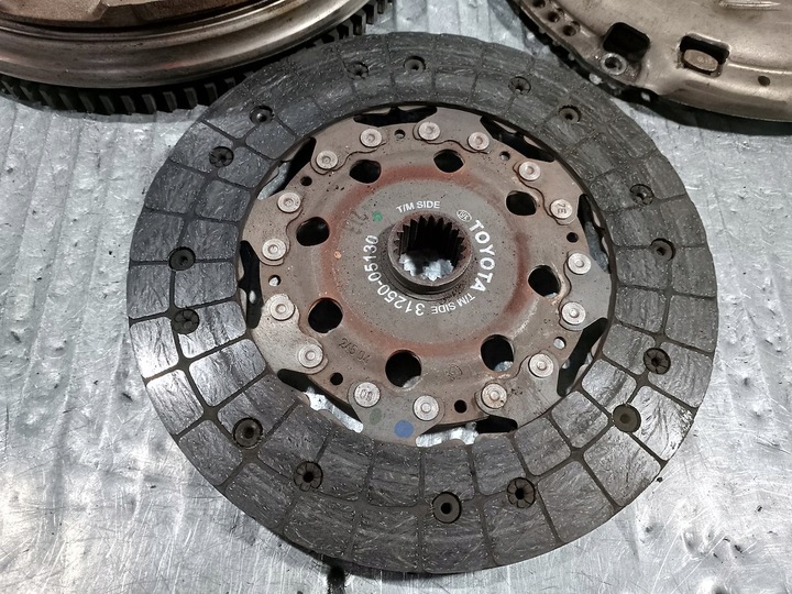 фото №10, Колесо двомасовий комплектні toyota avensis ii t25 13450-0r010 31250-05130 2.0