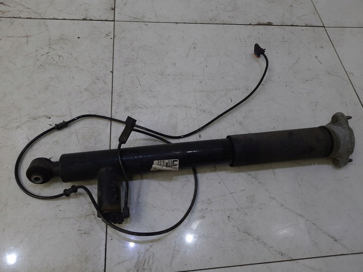 фото №1, W207 рестайлинг 4.7 амортизатор левый зад a2073204330