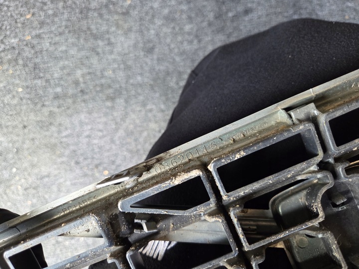 фото №14, Решітка решітка радіатора volvo s40 ii v50 08620116