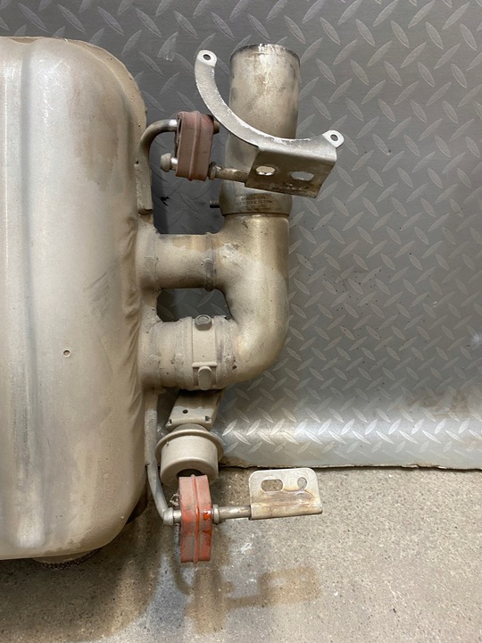 фото №16, Глушитель выхлоп крышки клапан aston martin db9 5.9 6.0 v12