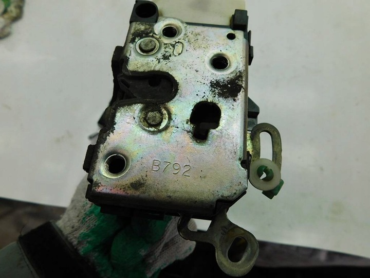 фото №8, Alfa romeo 147 2002r 3d замок дверь левый