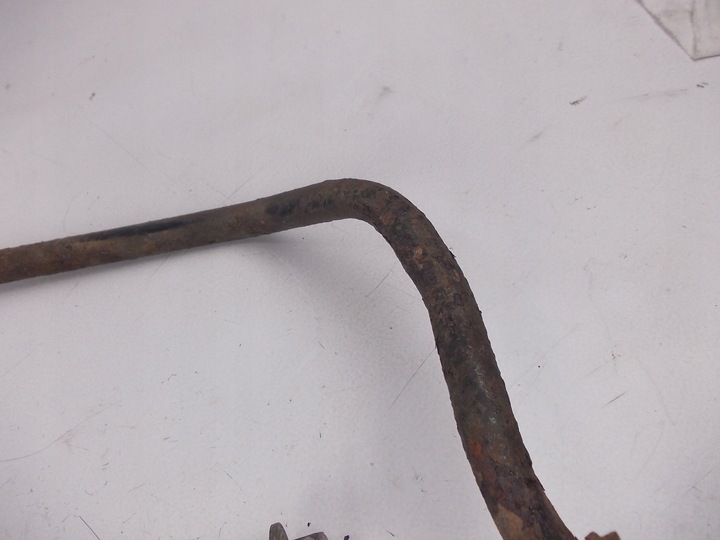 фото №7, Крепление колёса запасного kia carnival 1 2,9 tdi 2,9 td