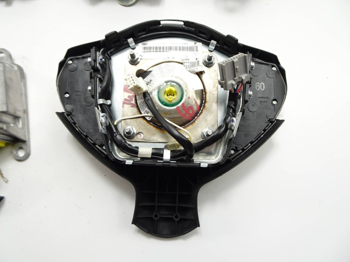 фото №11, Подушки ремни подушка nissan juke f15 англичанин