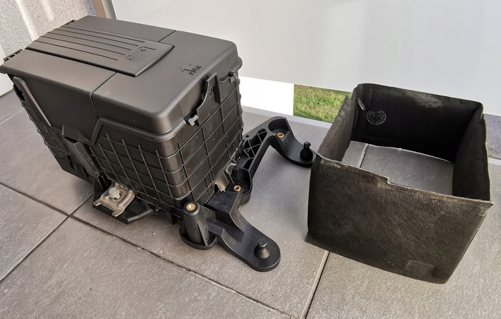 фото №9, Планка зажимная акумулятора 1j0803219 audi vw aso