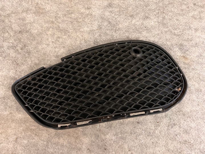 фото №1, Mercedes cklas aw205 amg левая решётка бампера