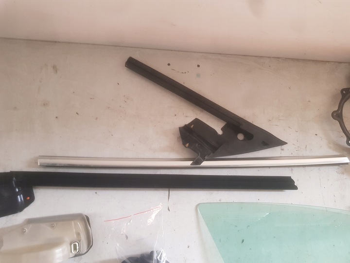 фото №6, Tesla 3 оснащение правые перед стекло жгут