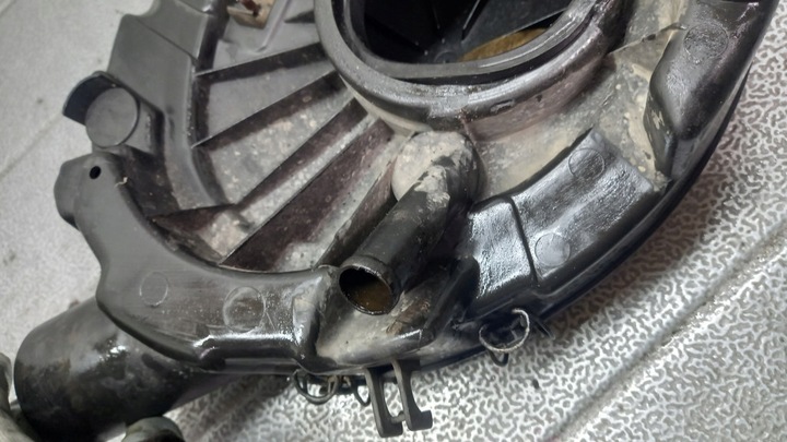 фото №7, Корпус фільтра повітря vw polo iii 95r 030129611