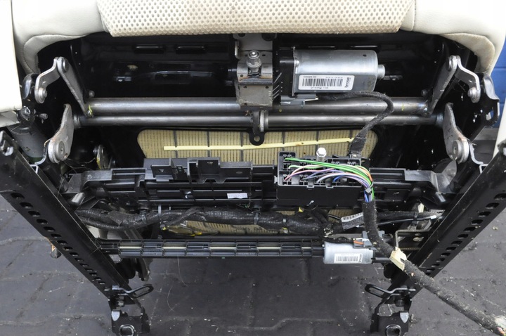 фото №7, Volvo xc60 i прокладка интерьера сиденья диван светлая кожа