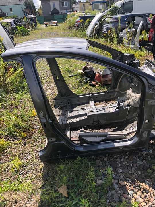 фото №2, Toyota yaris iv 2020- четверть стойка порог правые