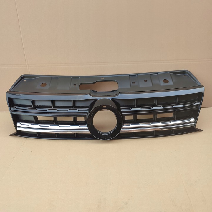 фото №1, Vw amarok рестайлинг 2h6 решётка радиатора решётка радиатор хром идеальное состояние оригинал