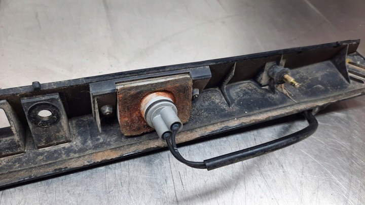 фото №8, Накладка задней крышки kia carens ii 2.0 crdi 04r